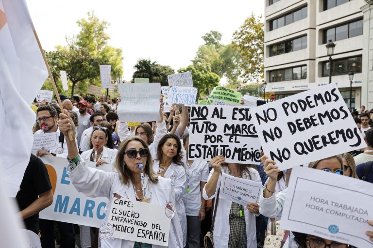 Seguimiento dispar de la huelga de médicos en la Comunitat: 80 % para los convocantes y 3,09 % para Sanidad