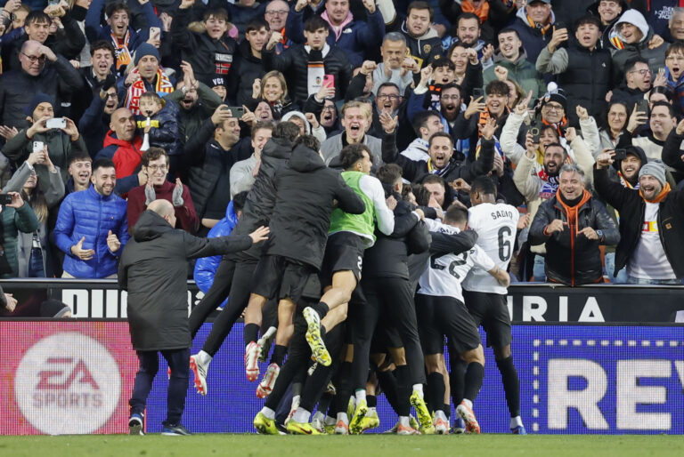 El Valencia se impone al Espanyol con un penalti en el 95′: 3-2
