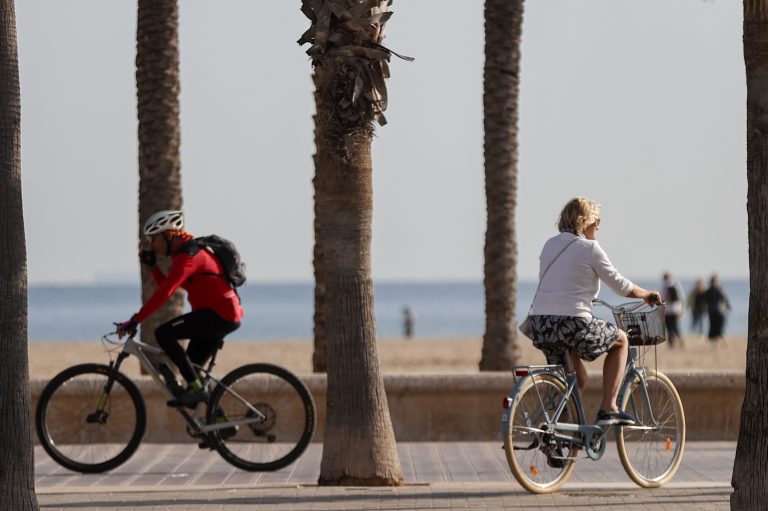 Cielo poco nuboso, temperaturas sin cambios y viento flojo este martes en la Comunitat Valenciana