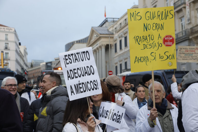 Los sindicatos médicos convocan una semana de huelga al mes desde el 16 de febrero