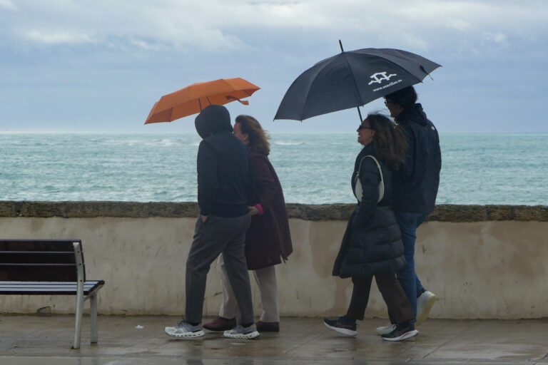 Febrero llega en la Comunitat Valenciana con lluvias débiles tras un sábado ventoso