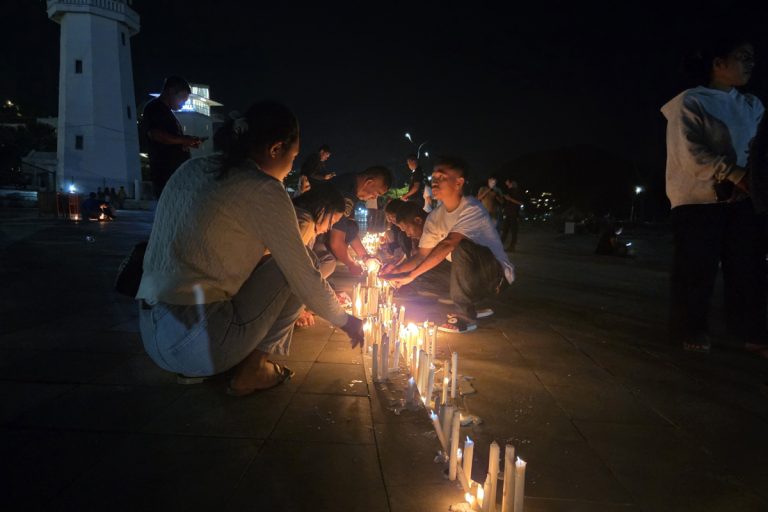 La superviviente del naufragio en Indonesia agradece lo vivido y promete honrar a sus 4 ángeles