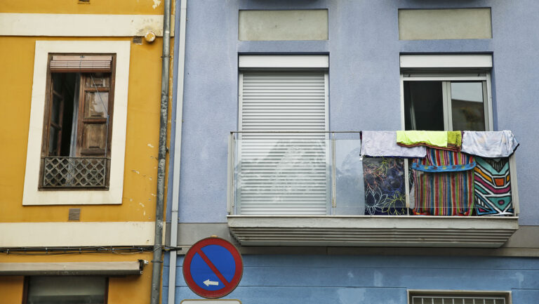 Vecinos de València recibirán pautas para prohibir alojamientos turísticos en sus fincas