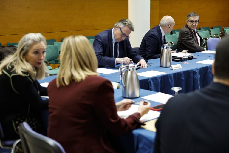 Expertos valencianos vinculan la reforma de la financiación a la condonación de la deuda