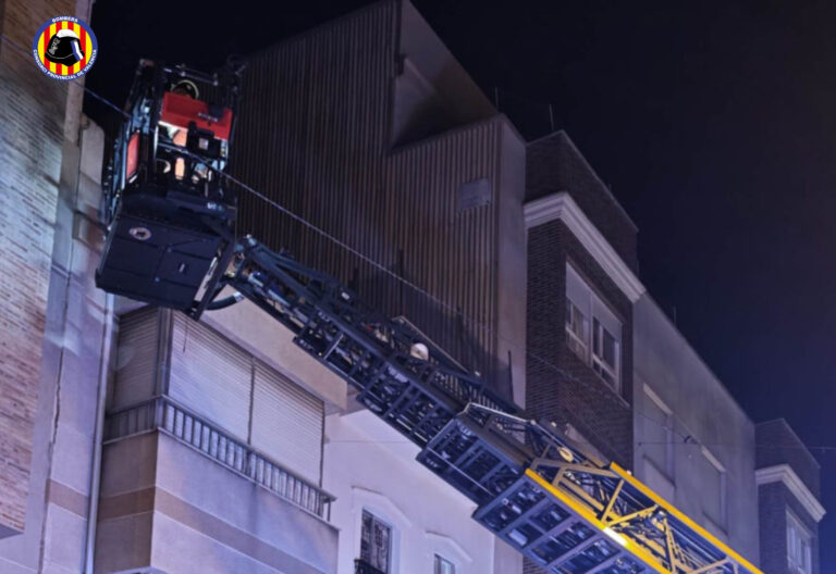 Daños y cortes de tráfico por vientos de 118 km/h en Xàtiva