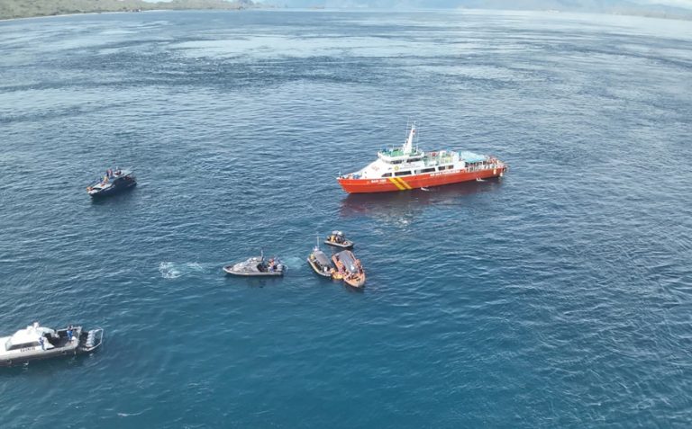 Hallados más restos del barco hundido en Komodo, sin rastro de los dos niños valencianos