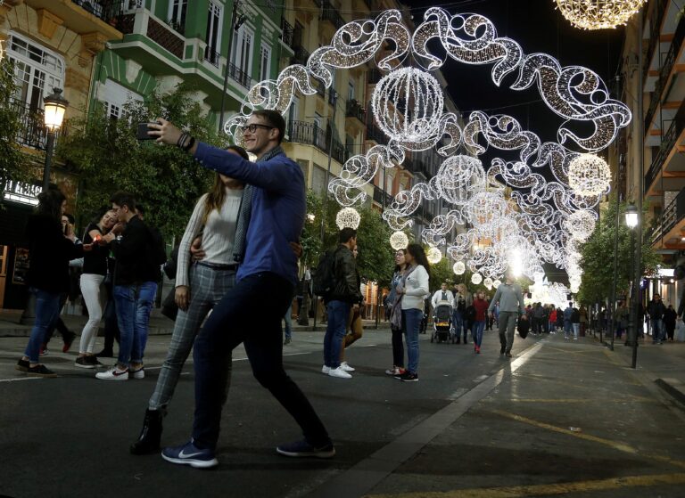 Compromís calcula que la tasa turística en València aportaría casi 3 millones en Fallas