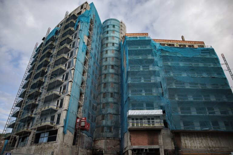 Vecinos de Campanar destacan los retos y el avance de la reconstrucción del edificio