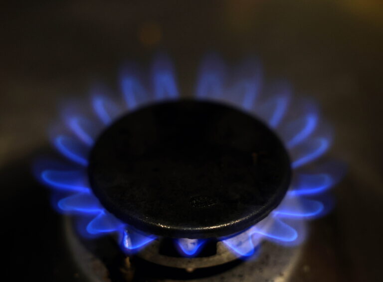 Obras en Sedaví perforan una canalización y dejan sin gas a varias localidades de Valencia