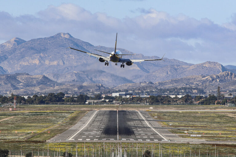 Desviados a Valencia y Londres tres vuelos a Málaga y cancelado otro de Jerez a Madrid