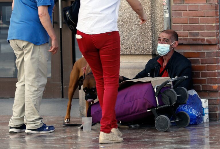 El riesgo de pobreza en la Comunitat crece 0,8 puntos y alcanza al 30,7% de la población