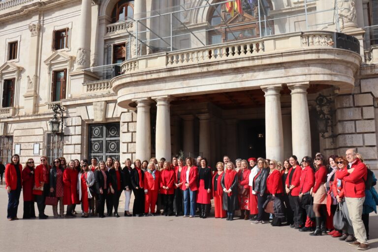 Mujeres de la Comunitat ganan casi 5.000 euros menos al año que los hombres pese a bajar la brecha