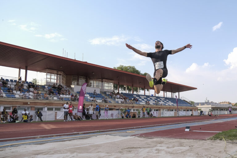 Eusebio Cáceres vuela a su octavo título nacional de longitud en pista cubierta en València
