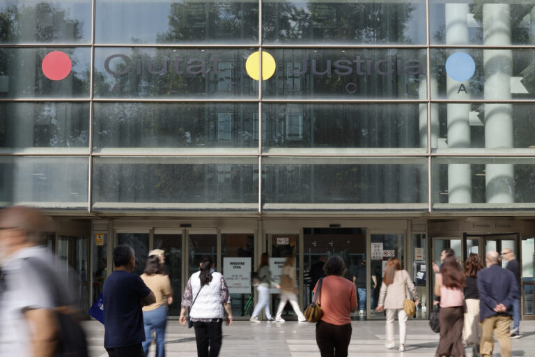 La Audiencia de Valencia ordena investigar si Emergencias fue notificada del ofrecimiento de agentes durante la DANA
