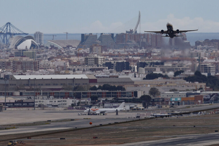El aeropuerto de Valencia bate récord en febrero con 786.589 pasajeros y sube un 3,6 %