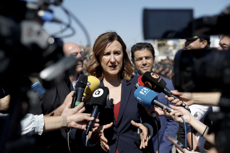 Catalá esperará al informe de la Generalitat para fijar el doble topónimo de la ciudad