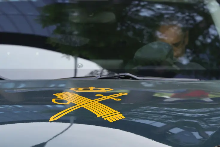 Coche de la Guardia Civil ante el Tribunal Supremo