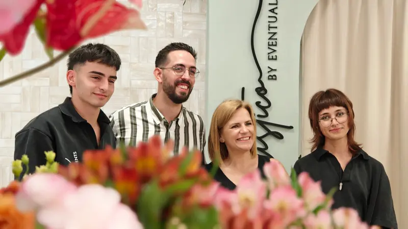 Pilar Bernabé habla con vecinos de La Roqueta sobre los proyectos reclamados