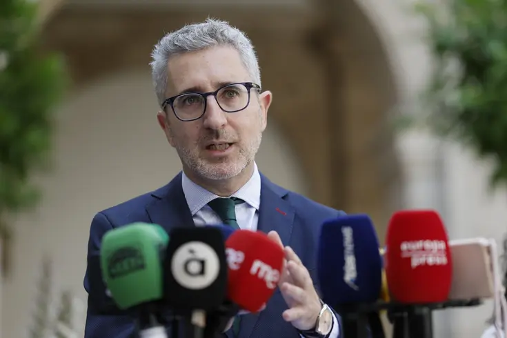Arcadi España se dirige a los medios tras reunirse con representantes de sindicatos y patronal valencianos