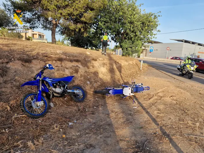 Varias motocicletas interceptadas tras la detención de motoristas por conducción temeraria en Torrent.