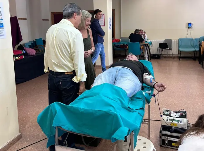 El conseller de Sanidad, Marciano Gómez, en una jornada de donación de sangre en Puçol