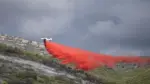Medios aéreos sobre Tírig, participando en la extinción de un incendio forestal